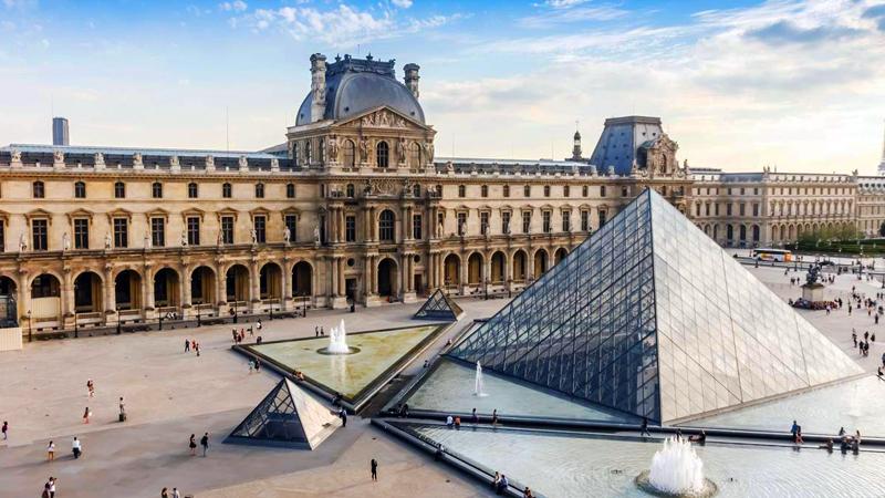 Louvre'da ziyaretçi rekoru kırıldı; çalışanlar greve gitti