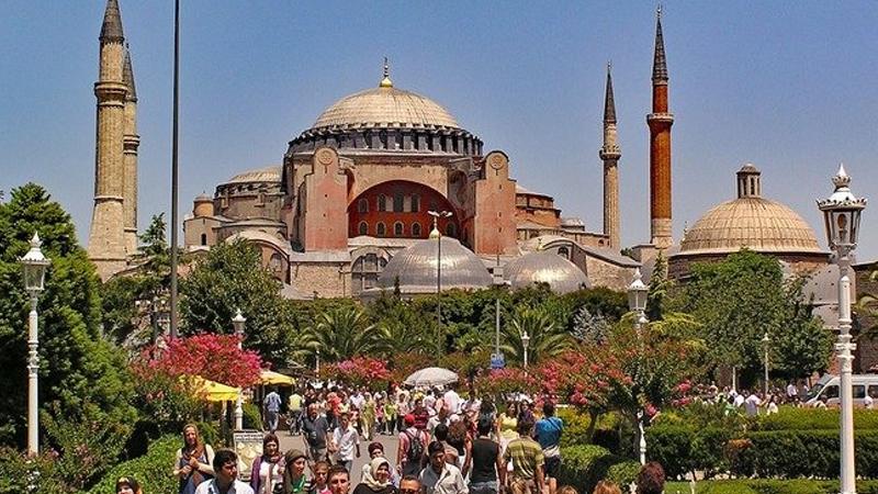 Ayasofya'nın camiye dönüştürülmesinin iptali için dava açıldı 