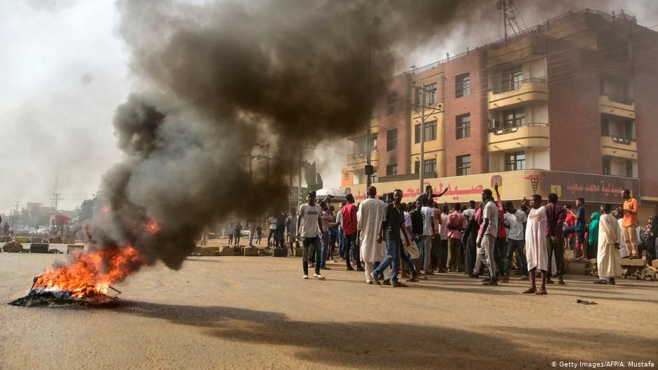 Sudan’da askerler protesto hareketi ile anlaşmaları feshetti