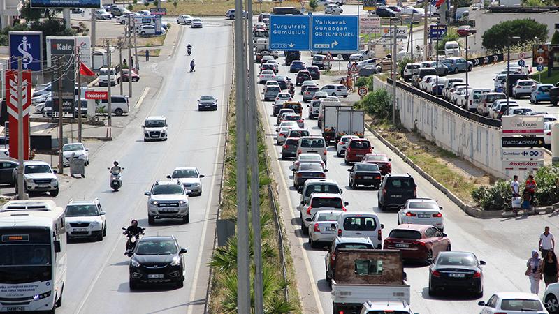 Bodrum’da tatil 'keyfi': 4 kilometrelik yolu 45 dakikada kat ettiler