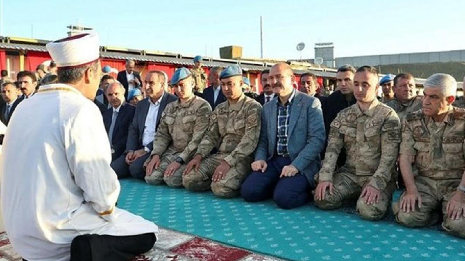 Soylu'nun da katıldığı canlı yayınlanan namaz, sosyal medyanın gündeminde