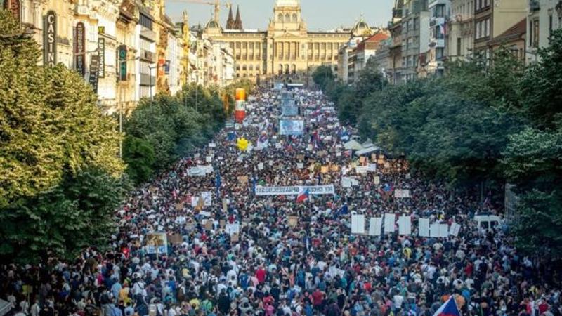 Çekya'da 'komünizmin çöküşünden bu yana en büyük' protesto gösterileri