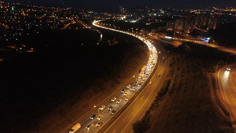 Tatilciler dönüş yolunda; Kocaeli'de trafik yoğunluğu