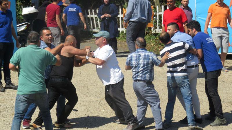 Restoranları yanan iki kardeş yumruk yumruğa birbirlerine girdiler