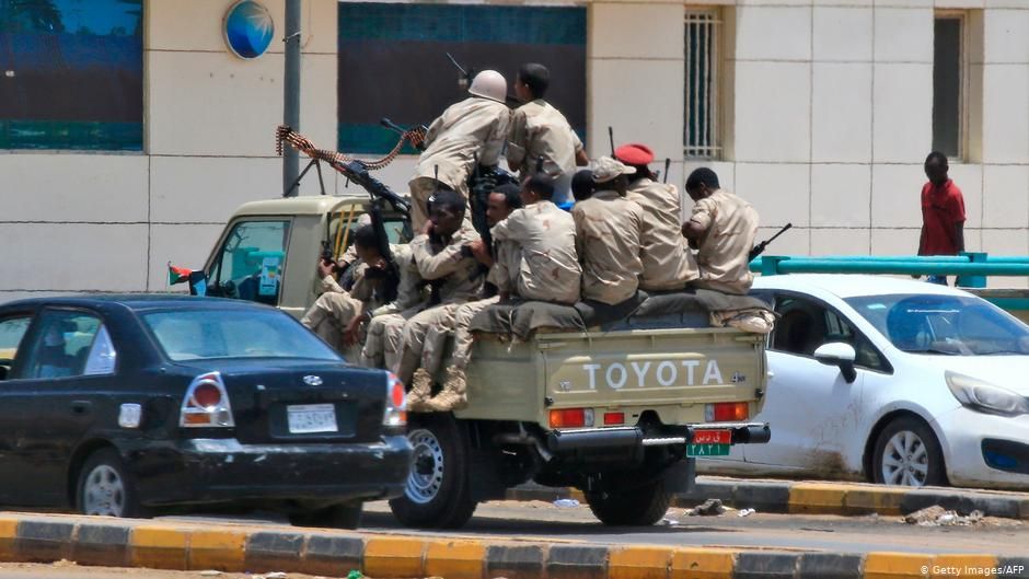 Sudan'da çok sayıda asker gözaltında