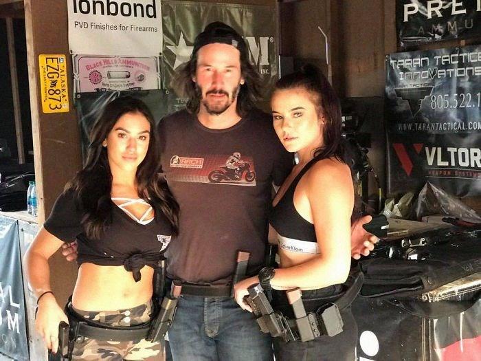 Keanu Reeves’ten hayranlarına nazik hareket