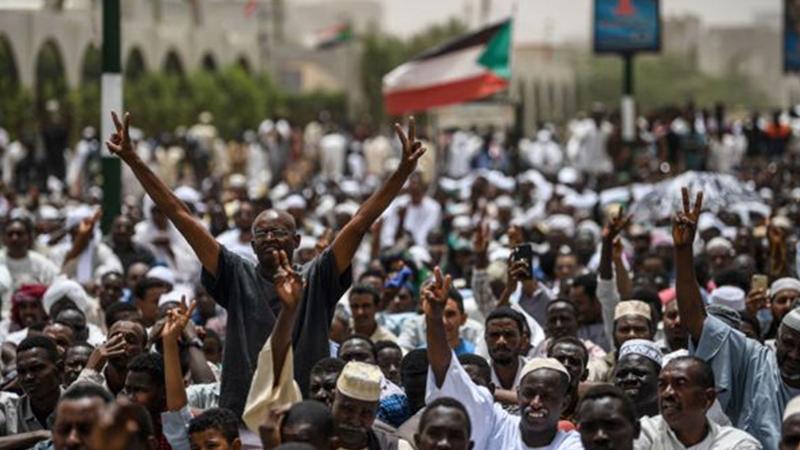 Sudan'da "sivil itaatsizlik" eylemleri sona erdi, Askeri Geçiş Konseyi ile protestocular tekrar müzakerelere başlayacak