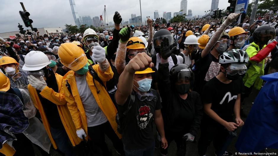 Hong Kong'da sınır dışı tasarısının görüşülmesine erteleme