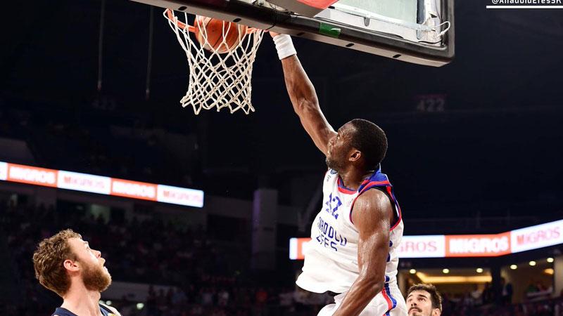 Anadolu Efes seride yeniden öne geçti 