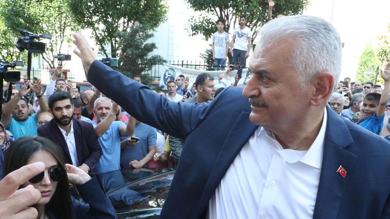 Binali Yıldırım, İkitelli Cemevi'ni ziyaret etti