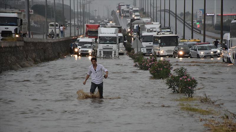 İzmir-Ankara yolu ulaşıma kapandı