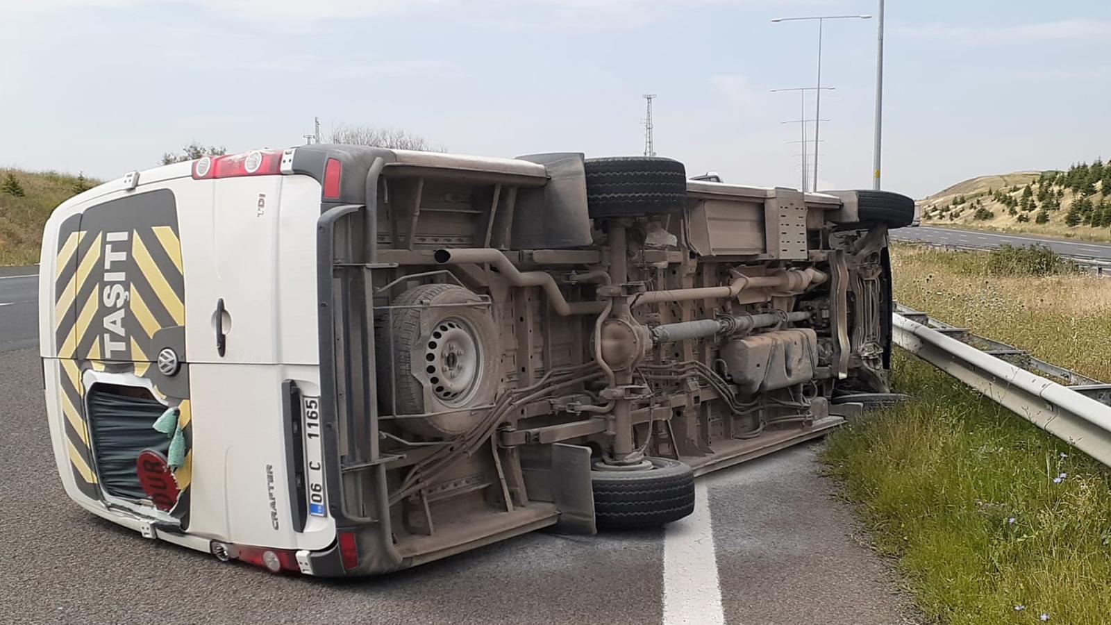 Ankara'da servis aracı devrildi: 15 yaralı 