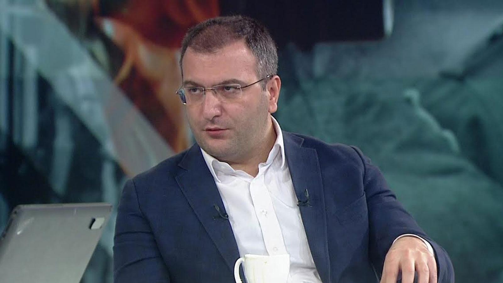 Cem Küçük: Hürriyet köşe yazarları Nokia ile aynı durumdadır