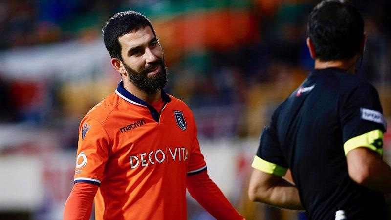 Arda Turan'ın göbeği sosyal medyada eleştiri konusu oldu