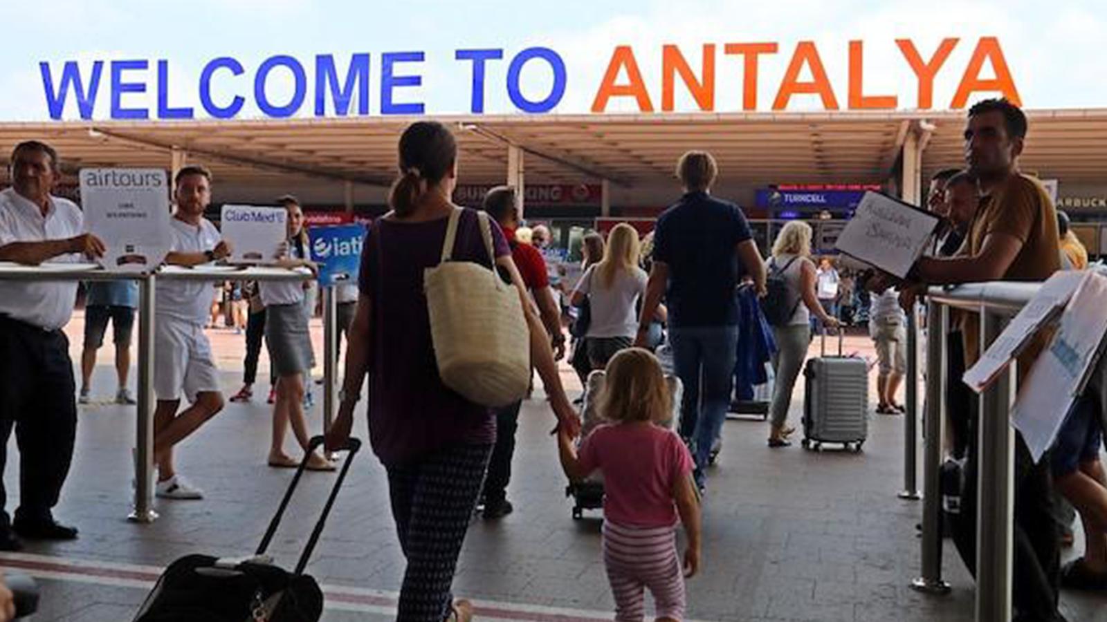 Antalya'dan 'ayak bastı parası' talebi: Bir Türkiye'de yok, bir de turist gitmeyen ülkelerde