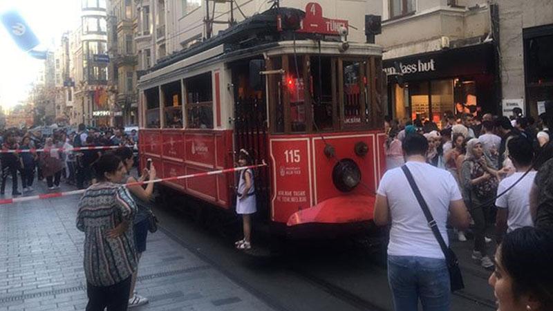  İstiklal Caddesi'nde tramvayın elektrik halatı koptu, seferler durdu