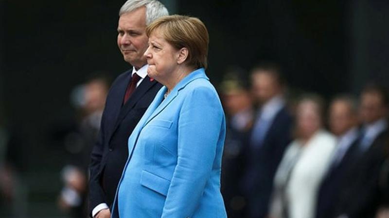 Titreme nöbeti geçirirken görüntülenmişti; Merkel'den sağlık durumuna ilişkin açıklama