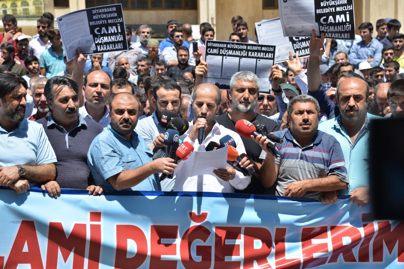 "Diyarbakır'da cami yıkıyorlar söylemi yalan, kayyımın yanlışını düzelttik"