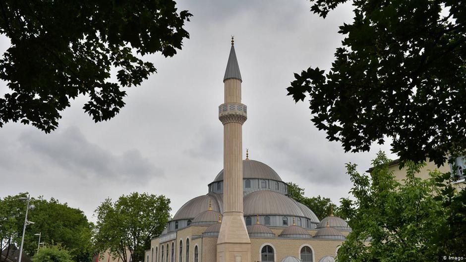 Almanya’da camilere ve Sol Parti’ye bomba ihbarı