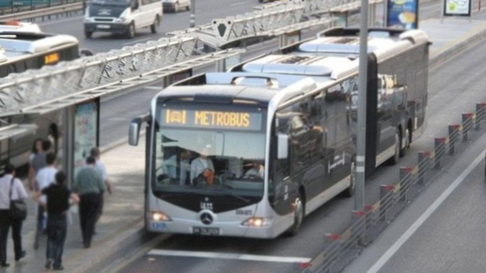 Üsküdar'da metrobüs kazası: 10 yaralı