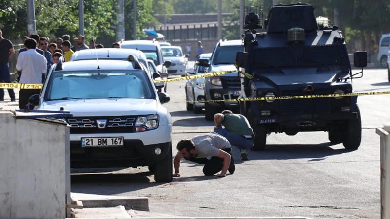 Diyarbakır'da polis merkezine EYP'li saldırı: 4 yaralı