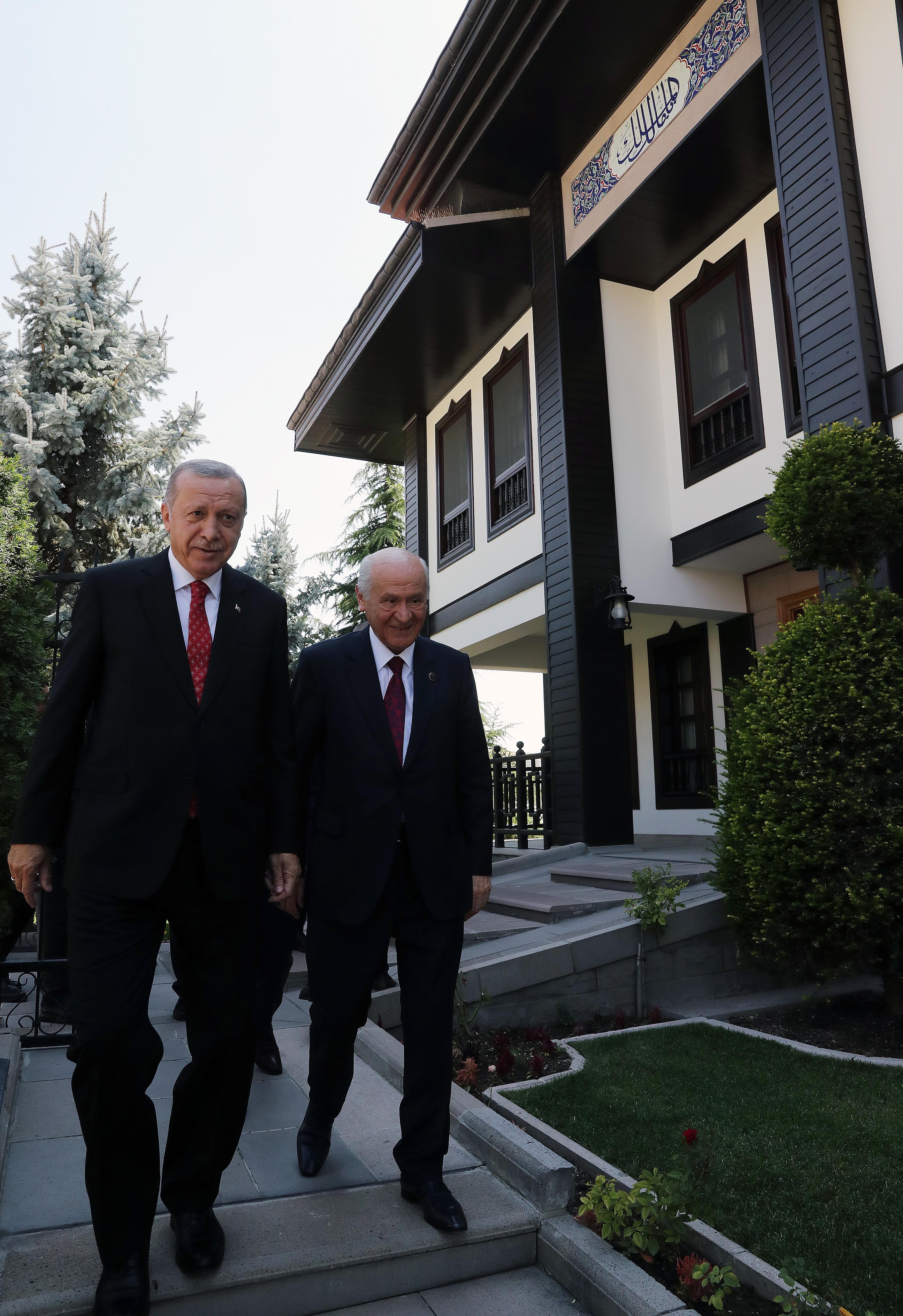 Erdoğan, Bahçeli'yi evinde ziyaret etti