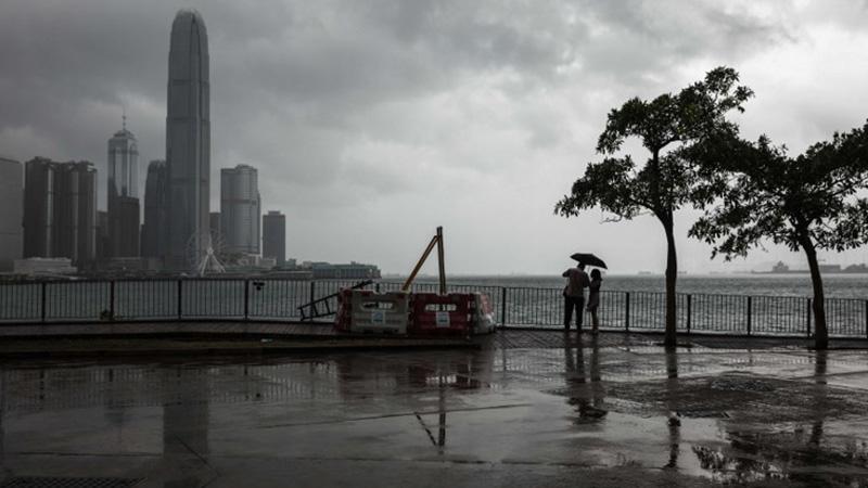 Hong Kong'da kasırga nedeniyle eğitime ara verildi