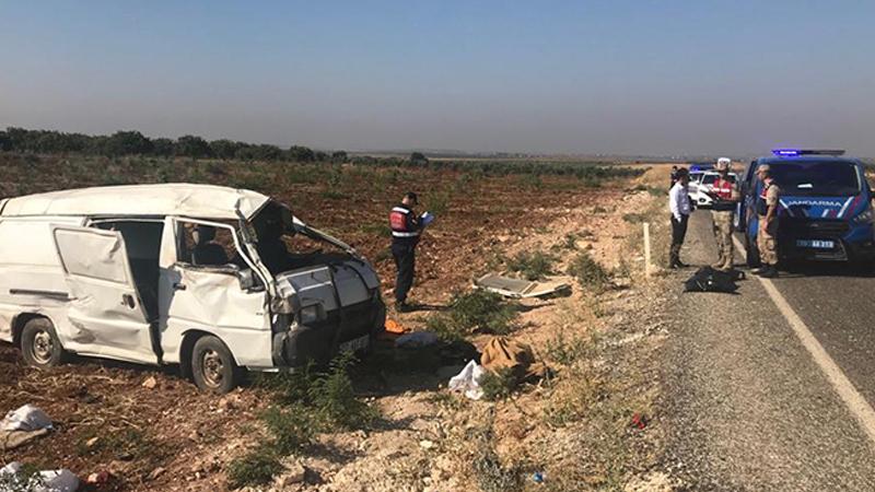 Kilis’te tarım işçilerini taşıyan panelvan devrildi: Biri çocuk 2 kişi yaşamını kaybetti