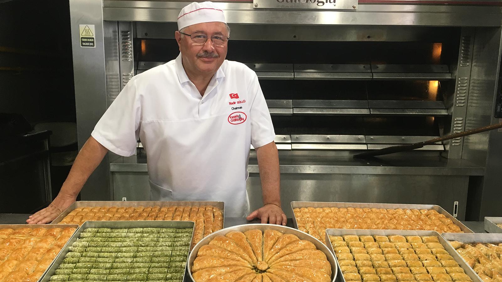 Nadir Güllü’den “Bayramda baklava yemekten kaçının” diyen diyetisyenlere: Tatlıyı kesin demek ihanettir