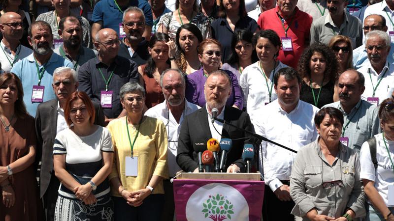 Olağanüstü toplanan HDP’den CHP ve tüm partilere çağrı: Demokratik müzakere için sorumluluk alın