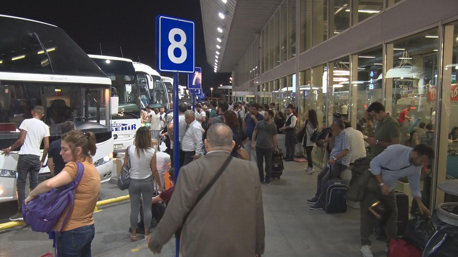 İstanbul'da bayram tatiline çıkacaklar otogarlarda yoğunluk oluşturdu