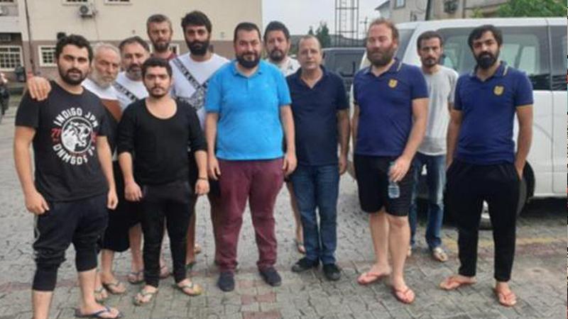 Nijerya'da serbest bırakılan Türk gemiciler Abuja Büyükelçiliği'ne getirildi