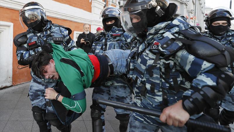 Rusya'daki protestolara ilişkin Kremlin'den açıklama: Siyasi kriz yok; polis aşırı güç kullanmıyor