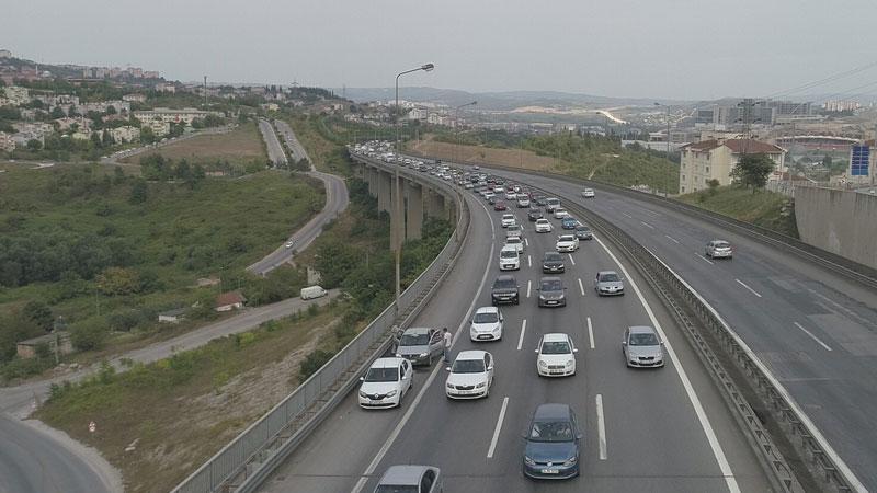 Tatilciler dönüş yolunda; TEM kilitlendi, İstanbul-Tekirdağ arası yoğun