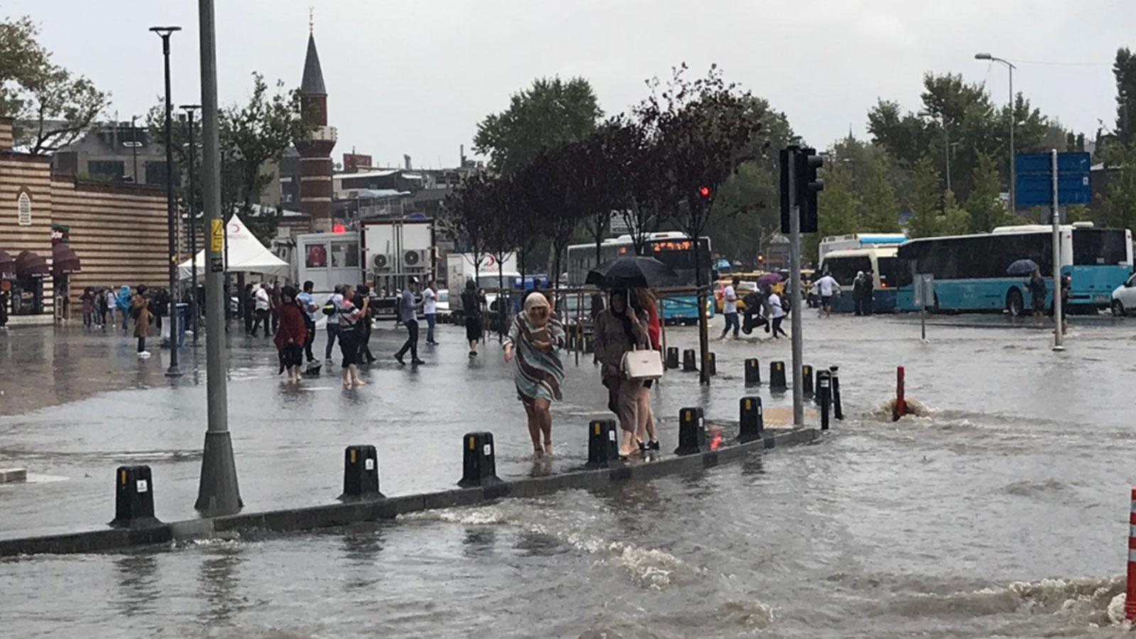 Meteoroloji'den İstanbul için kuvvetli sağanak uyarısı