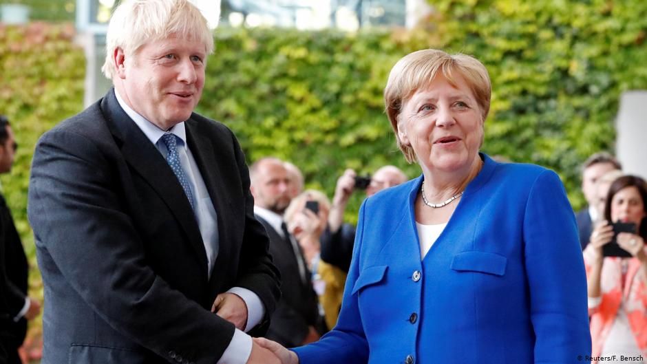 Merkel Johnson'dan somut öneri istedi