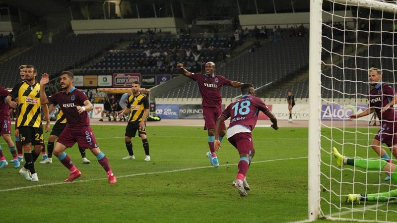 Trabzonspor, Ekuban'ın 3 gol attığı maçta AEK'yı mağlup etti