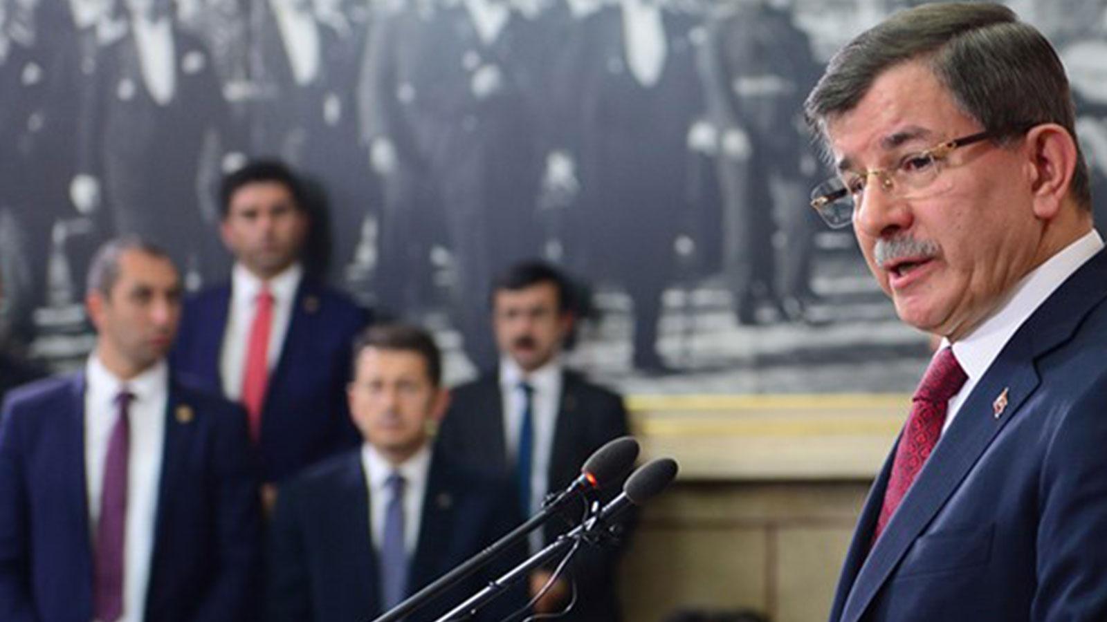 Eski AKP'li vekilden Davutoğlu'na: Sözde demokrasi havarisi kesildi