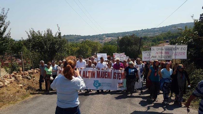 Orhanlar köyünde maden ocağı protestosu: Unutmayın altın yenmez, biz maden istemiyoruz