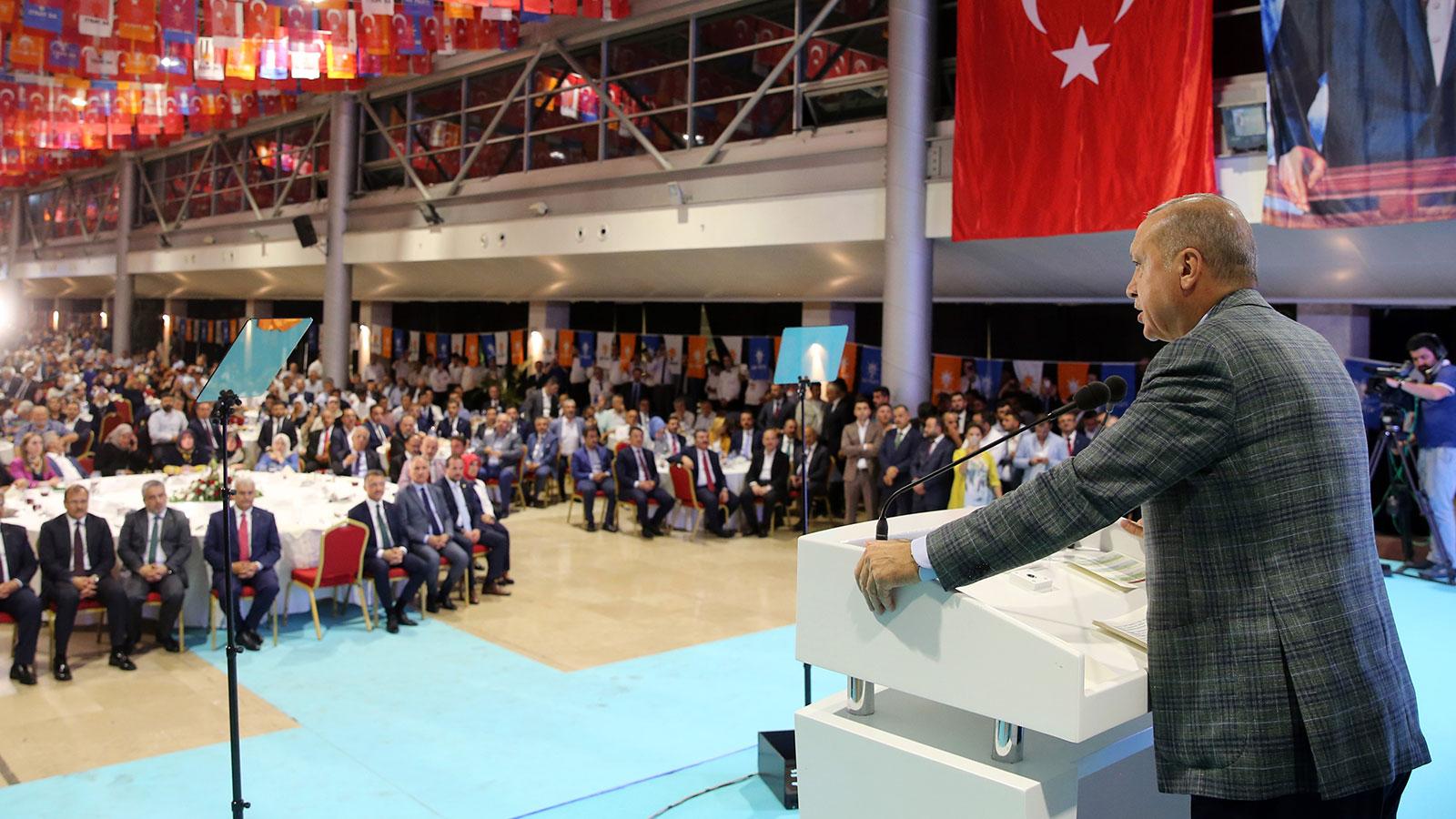 Erdoğan, “Yeni sisteme uygun değil” dedi; AKP’de teşkilat yapısı değişiyor