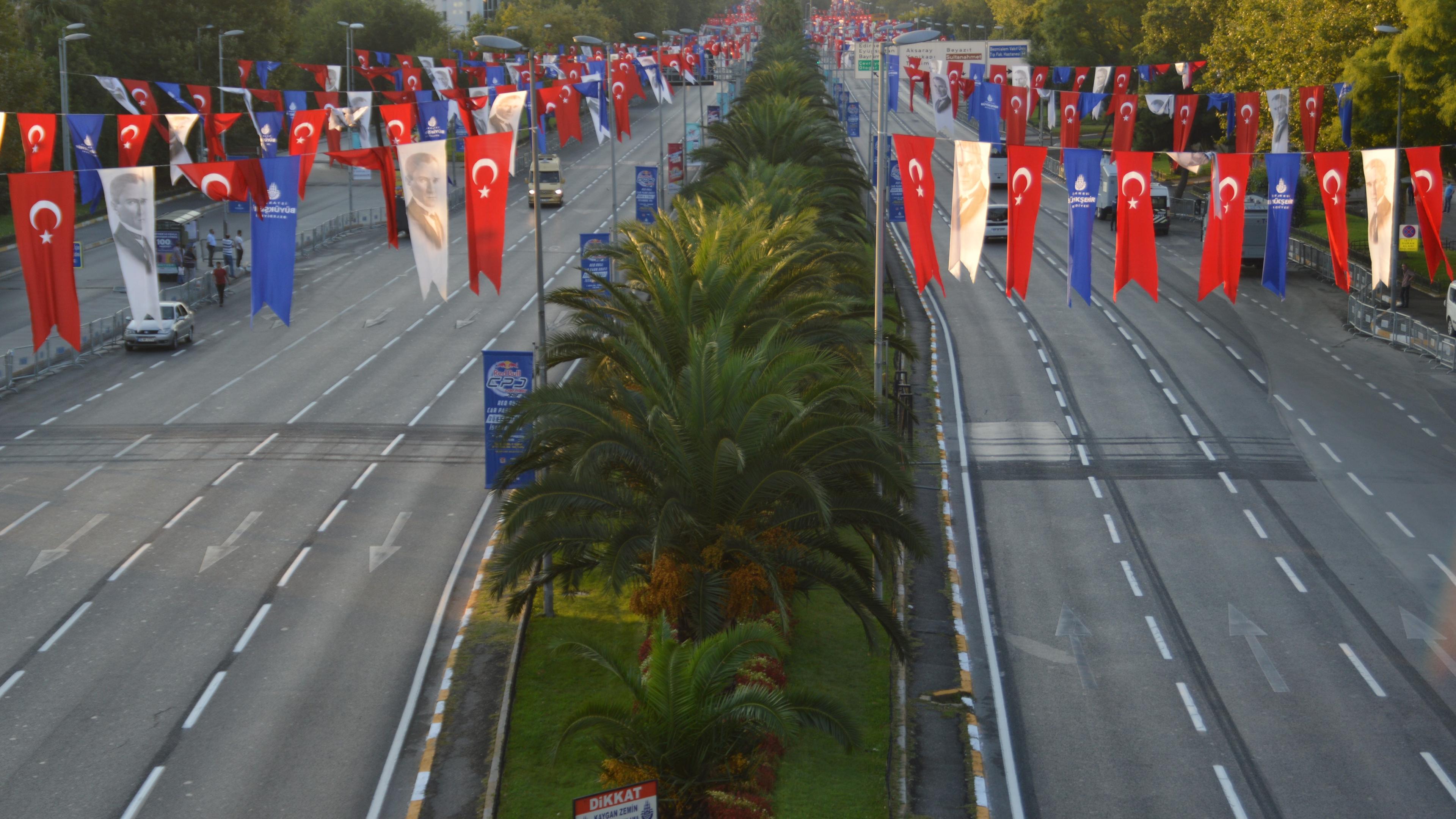 İstanbul’da bazı yollar yarın trafiğe kapalı olacak 