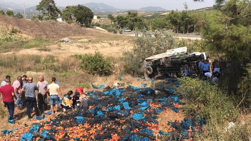 Mersin'de tarım işçilerini taşıyan kamyon devrildi: 1 ölü, 12 yaralı