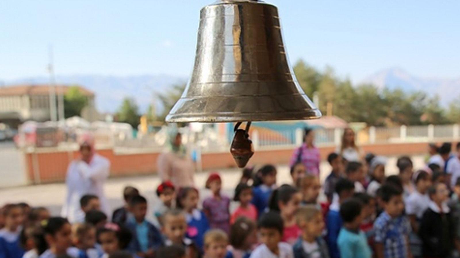 Okulun ilk gününde öğretmenlere ve ebeveynlere, çocukları rahatlatacak öneriler