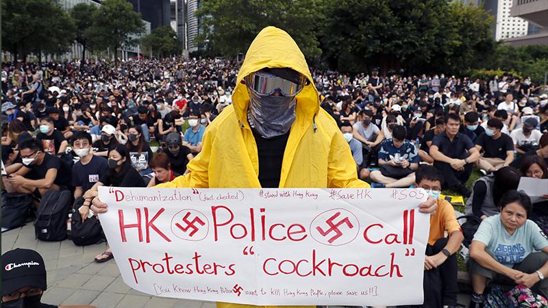 Hong Kong'da yeni eğitim-öğrenim yılının ilk gününde öğrenciler protestolar için sokaklara döküldü