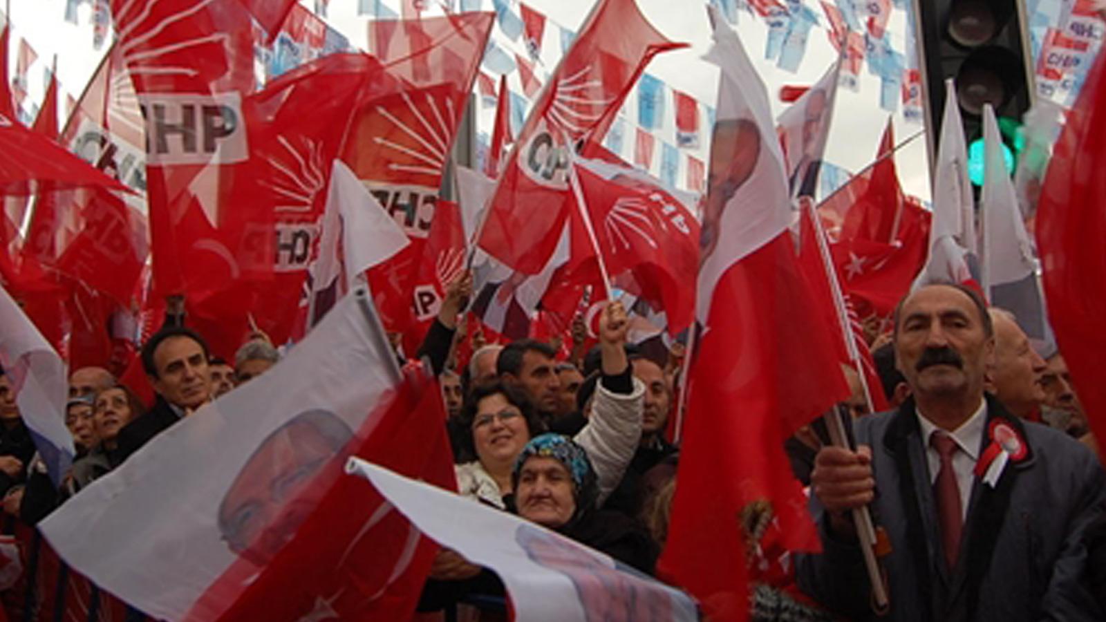 CHP’de tüzük çalışması başladı; aday belirleme yöntemi değişiyor, MYK üyelerinin sayısını genel başkan belirleyecek 