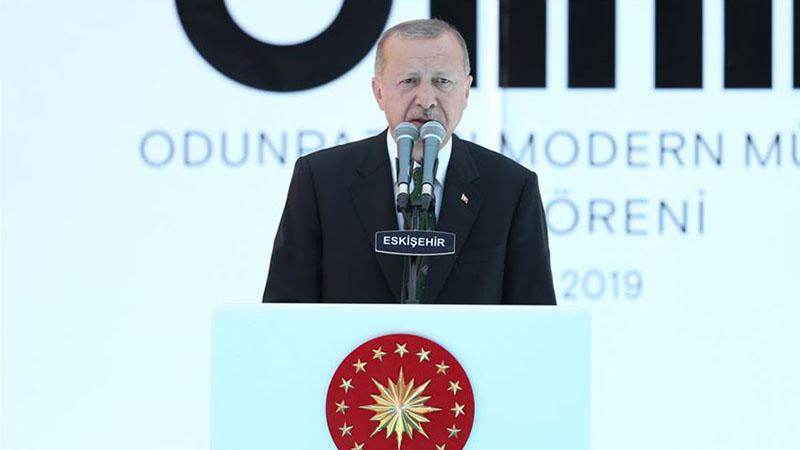 Erdoğan: Geçmişimize doğru dürüst sahip çıkamıyor, özgün üretim gerçekleştiremiyorsak şapkamızı önümüze koyup düşünmeliyiz