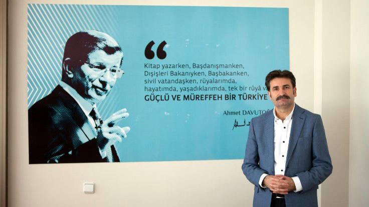 AKP'den ihracı istenen Üstün: Suçlandığım şey Davutoğlu tweet'i paylaşmak, sistem eleştirisi yapmak!