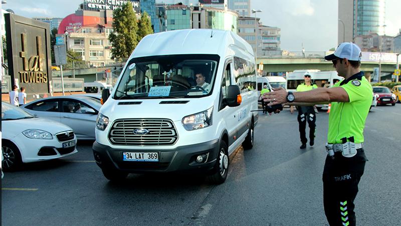 Yeni öğretim yılının ilk gününde İstanbul'da okul servislerine denetim