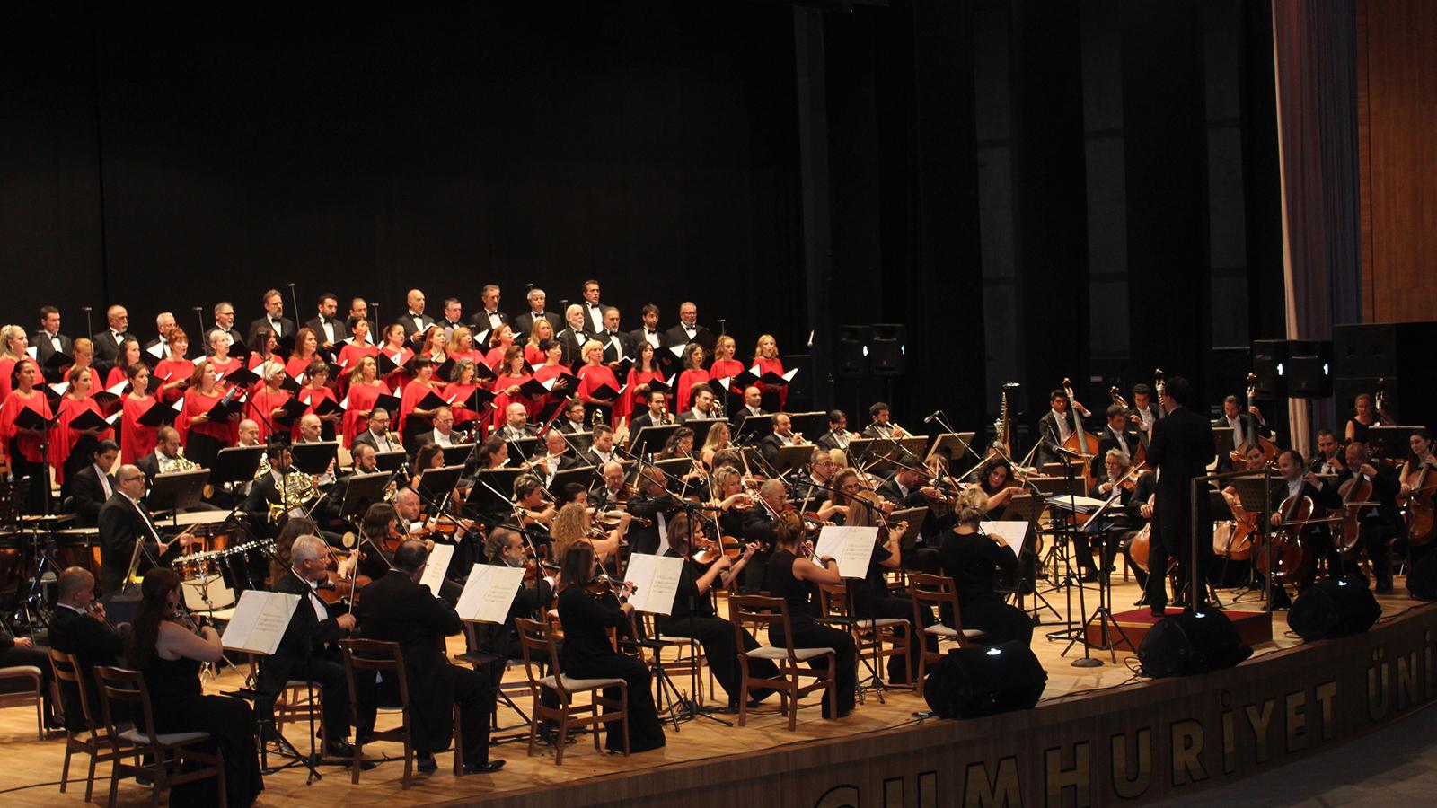 Cumhurbaşkanlığı Senfoni Orkestrası Sivas'ta konser verdi