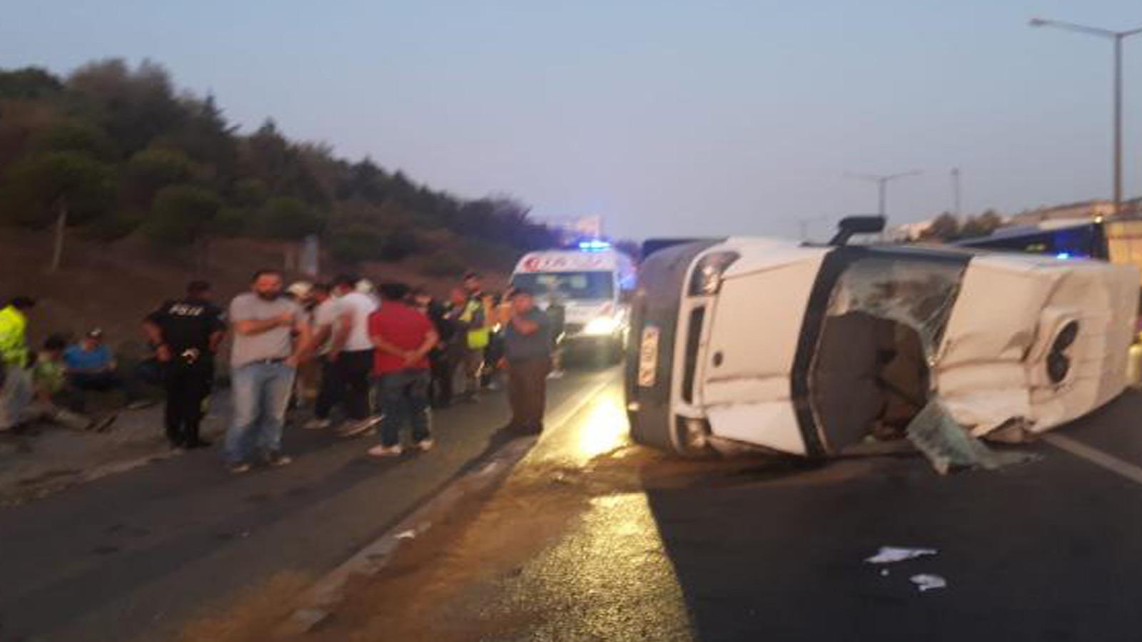 TEM'de servis devrildi; kaza sonrası yoğun trafik oluştu